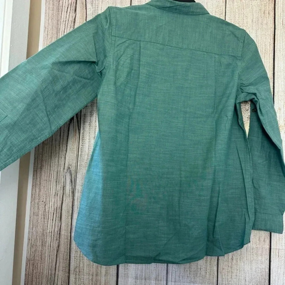 L.L Bean Womens Button Up Green shirt size Medium - Picture 8 of 11